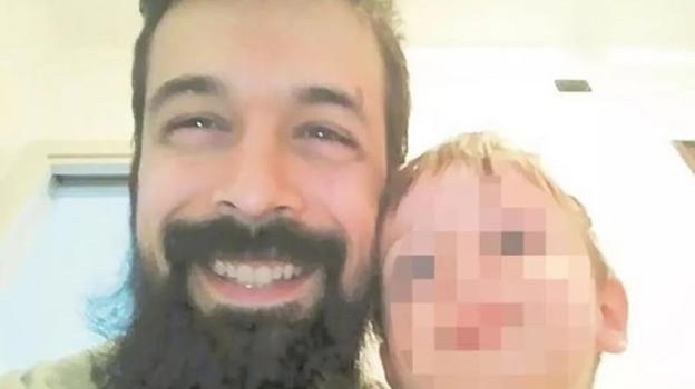 "Papà è tardi, dobbiamo andare all’asilo". La scoperta sul giovane padre