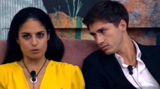 Mirko e Perla incastrati dal pubblico: ecco cosa le ha detto sottovoce