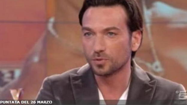 Costantino Vitagliano, colpito da una rara patologia, ecco i sintomi