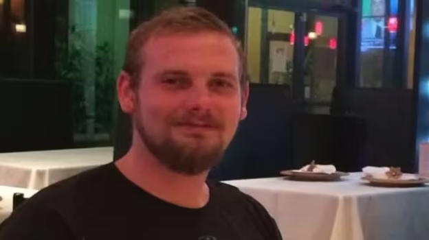 Va al pub con gli amici ed accade l’impensabile: deceduto a 31 anni