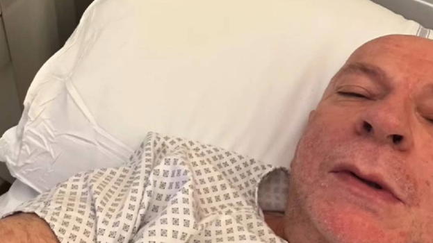 Platinette, la notizia in queste ore: l’amato conduttore di nuovo in ospedale