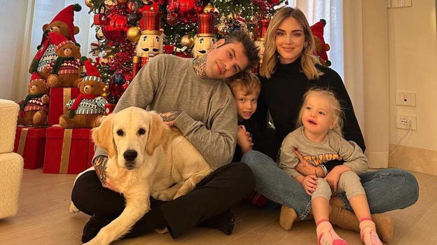 Chiara Ferragni e Fedez, il dettaglio nella foto di Natale che non sfugge ai più attenti