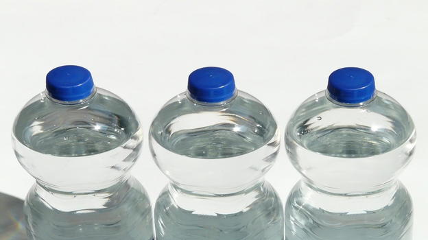 "Non consumatela, è pericolosa". L’allarme ufficiale comunicato poco fa: attenzione alle bottiglie d’acqua