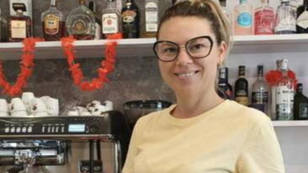 Italia, dimentica bar aperto: la mattina trova uno strano biglietto