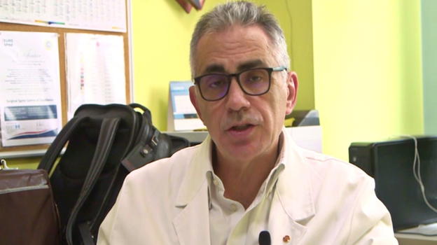 Natale 2023, il virologo Pregliasco avverte gli italiani: "Sono costretto a dirlo, preparatevi al…"