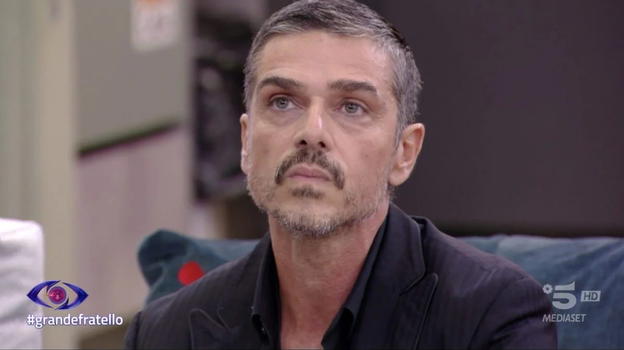 Grande Fratello, Massimiliano Varrese ha deciso di lasciare la casa