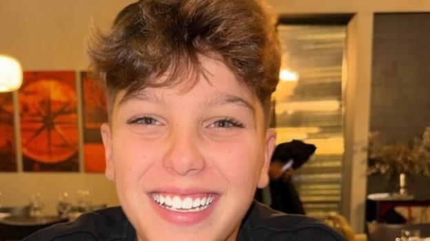 "Bello come mamma e papà", ha solo 13 anni e già sono pazzi di lui!