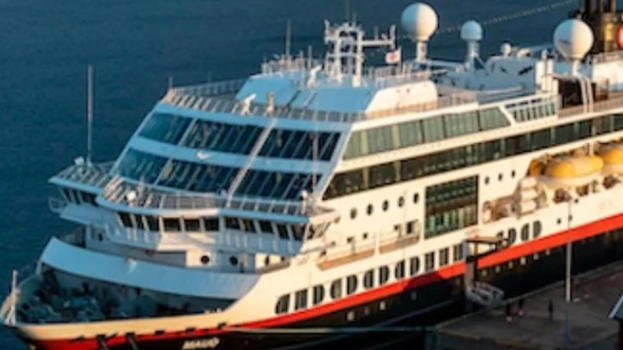 Nave da Crociera travolta da un’onda anomala