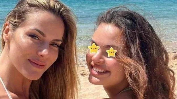 Julia, la figlia di Teo Mammucari e Thais oggi ha 15 anni ed è più bella di mamma