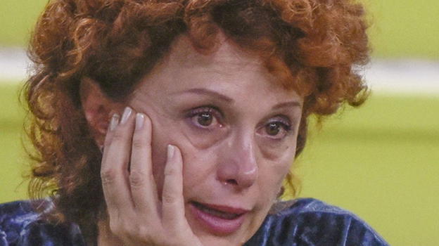 Grande Fratello, lutto per Beatrice Luzzi: costretta ad abbandonare la casa