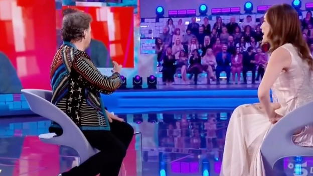 Verissimo, caos in diretta tv: Toffanin costretta a cacciarla dallo studio