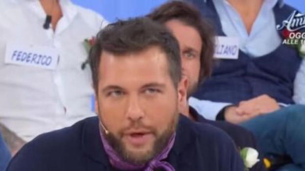 Alessandro lascia lo studio di Uomini e Donne in lacrime (Spoiler)