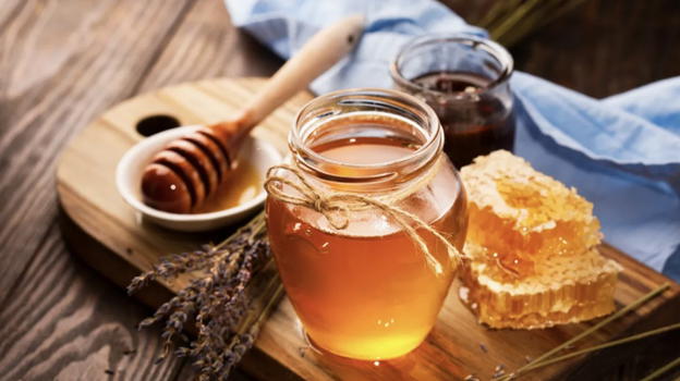 Miele, un nutrimento ricco di virtù: vantaggi e benefici