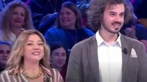 Affari tuoi, pubblico senza parole: la precisazione di Amadeus su Leonidas