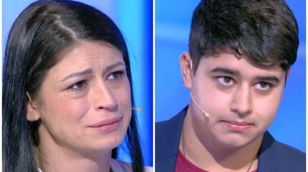 C’è Posta per Te, Francesco chiude la busta alla madre: poi a fine puntata il colpo di scena