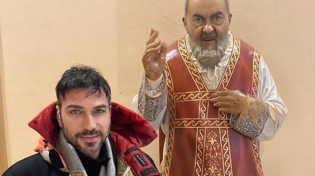Costantino Vitagliano dopo la malattia, va da Padre Pio e finisce male