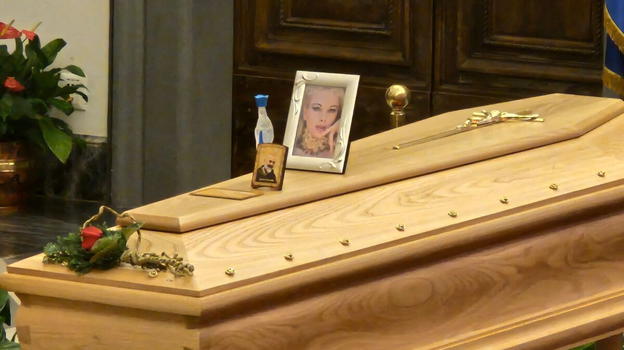 Funerali Sandra Milo, folla incredula e commossa: era presente anche lei