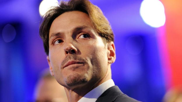 Mediaset, dopo le frasi in diretta Piersilvio straccia il contratto del conduttore