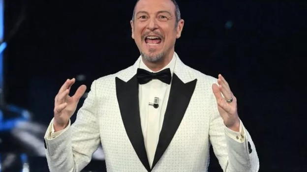 Amadeus, il gesto all’inizio di Sanremo 2024 che in pochi hanno notato
