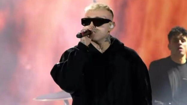 “Va messo in galera”: Sanremo, è successo subito dopo l’esibizione di Lazza