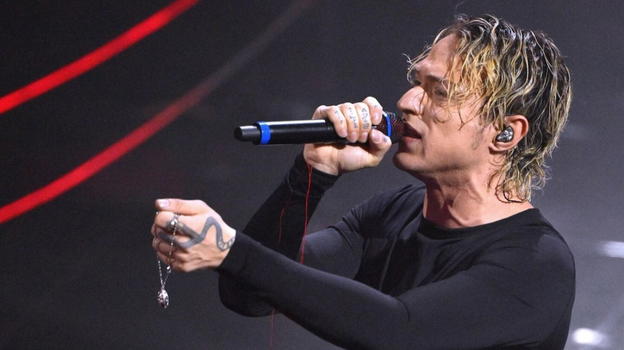 Sanremo, svelato il significato della collana di Irama durante l’esibizione