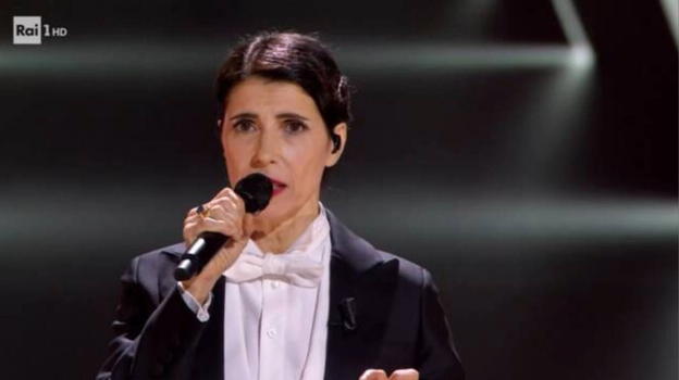 “Ha fatto i buchi”. Sanremo, italiani scatenati su Giorgia