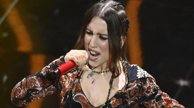 Sanremo 2024, Angelina Mango canta la canzone del papà prematuramente scomparso