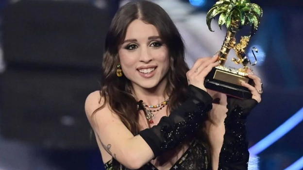 Angelina Mango, svelato cosa aveva scritto sulla mano la sera della finale