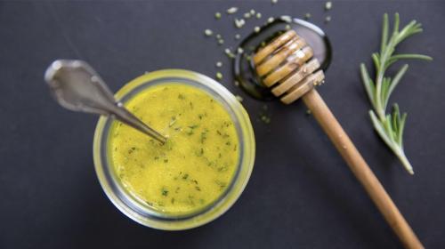 Rosmarino e miele per il benessere dei capelli