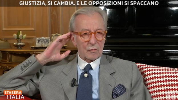 Sanremo, Vittorio Feltri spara a zero su Geolier. Fan furiosi: "È solo un p..
