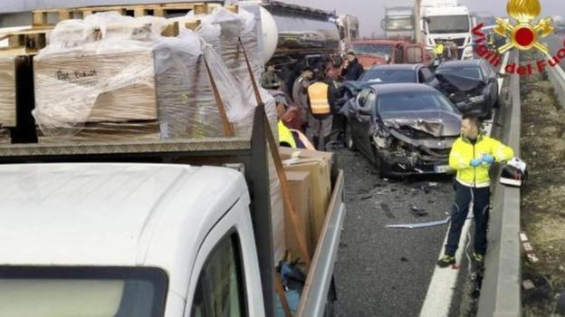 Italia, inferno in autostrada: soccorritori senza parole