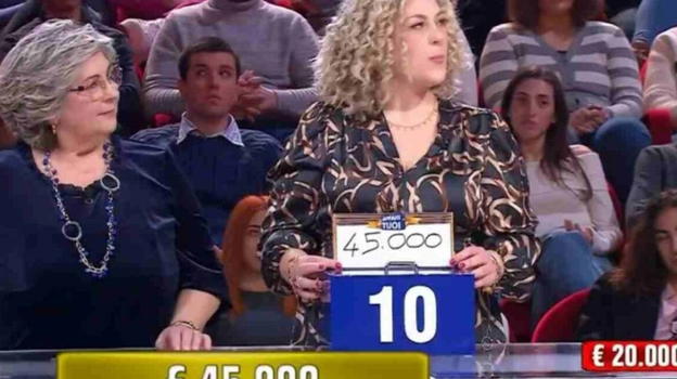 Affari Tuoi, gelo in studio: pubblico inferocito per la scelta della concorrente