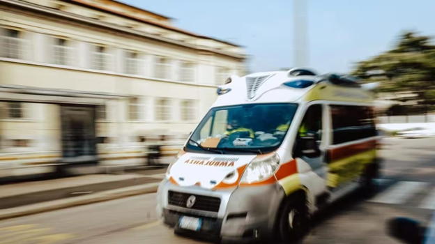 Escono per andare a scuola poi il dramma. Fratello e sorella, di 17 e 15 anni, sono stati…