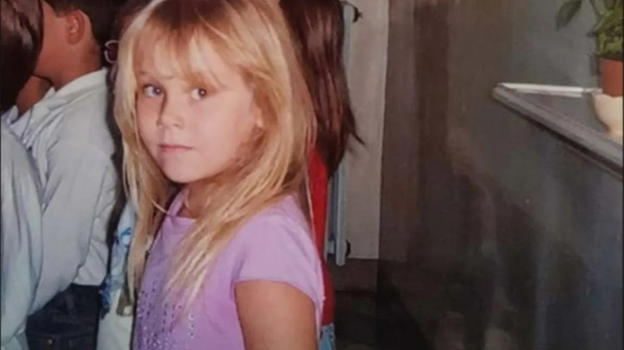 Qui era solo una bambina, oggi è una famosissima cantante attrice