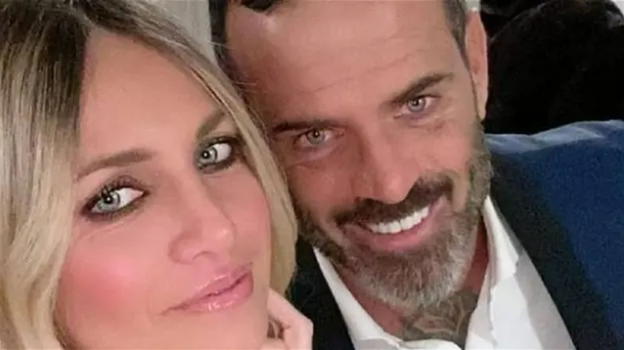 Ascanio la presenta sui social: "Ecco la mia nuova fidanzata"