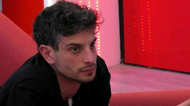 Grande Fratello, il comunicato per Garibaldi poco fa