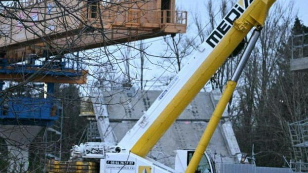 Crollo improvviso in autostrada: diversi deceduti e feriti