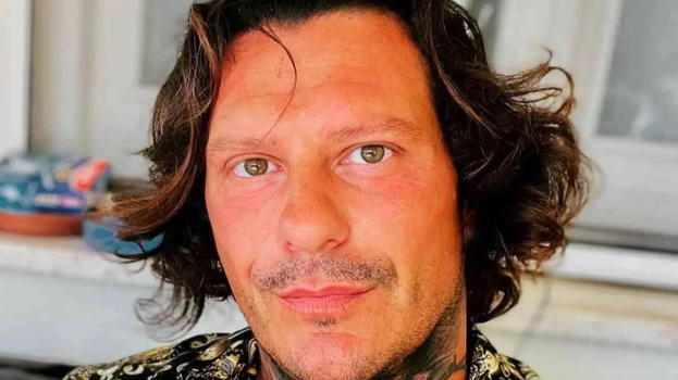 Uomini e Donne, il gesto di Sergio lascia tutti senza parole: cosa si è tatuato in faccia