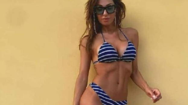 La Tatangelo posta questa foto e tutti notano subito una cosa