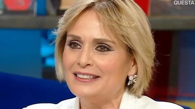 Costretti coi figli a dormire in auto, il gesto di Antonella Viola commuove tutti