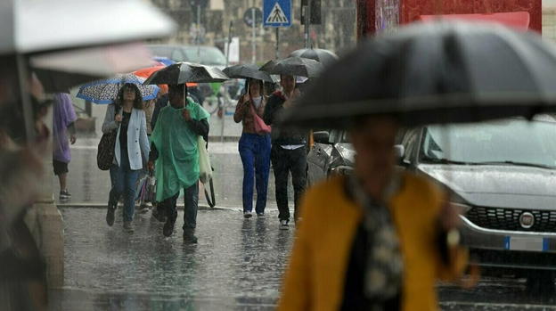 Previsioni meteo, Pasqua e Pasquetta da incubo: pioggia e freddo