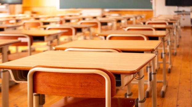 Scuole chiuse di ogni ordine e grado ma è bufera