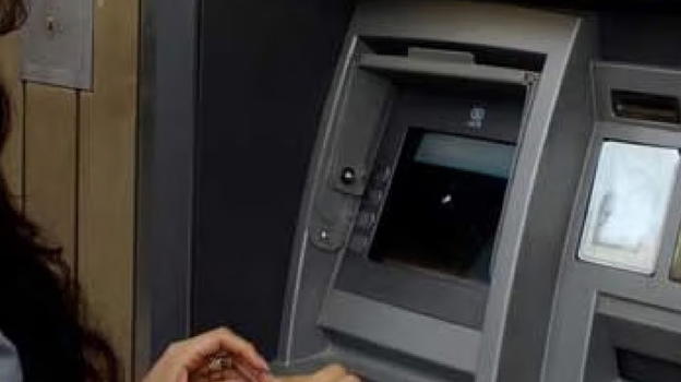 Banca impazzisce, correntisti prelevano 40 milioni di euro