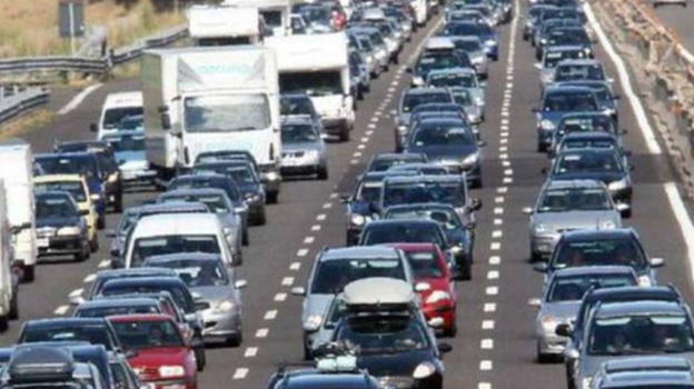 Italia, autostrada completamente bloccata: scontro tra veicoli