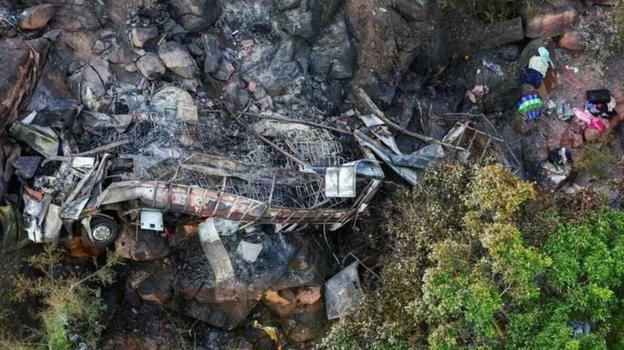Pullman precipita, soccorritori senza parole di fronte la scena