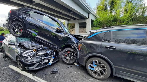 Inferno in autostrada, diversi i veicoli coinvolti