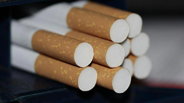 Sigarette, la pessima notizia per i fumatori a partire da oggi