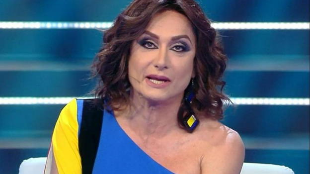 Isola dei Famosi, l’annuncio in diretta di Vladimir Luxuria su Ilary Blasi