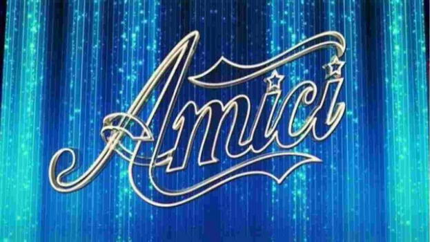 Amici, incidente per uno degli amati protagonisti del programma
