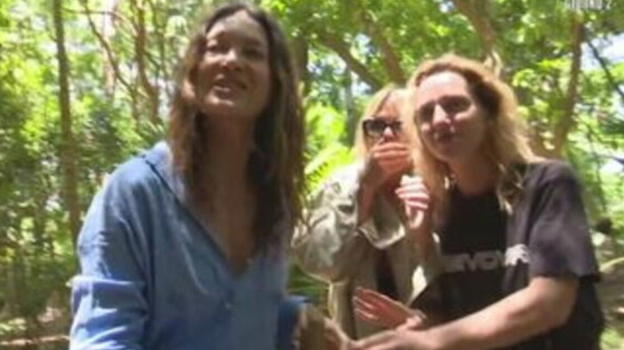 Matilde Brandi, incontro da brividi nel bosco dell’Isola dei Famosi